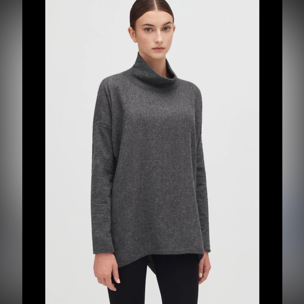 CUYANA Alpaca Open-Back Turtleneck Sweater